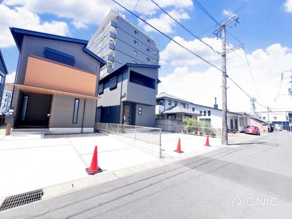 岩倉市本町前田 戸建 前面道路含む現地写真
