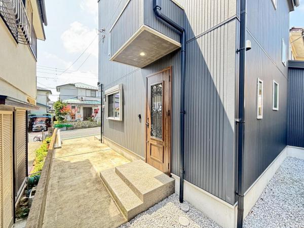 横須賀市岩戸５丁目 中古戸建 玄関