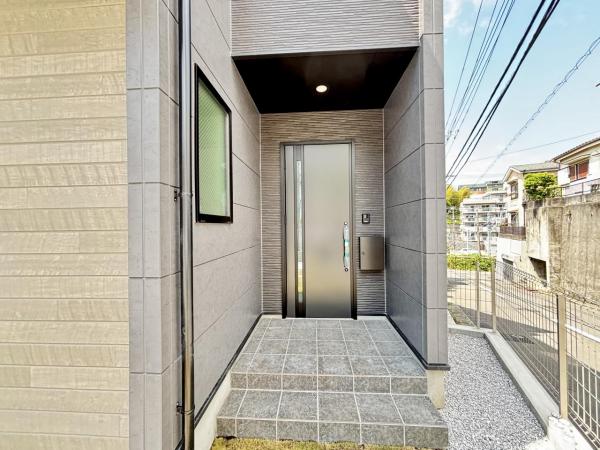 横浜市金沢区富岡西２期　 戸建 玄関