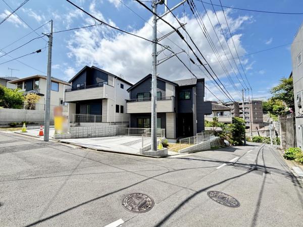 横浜市金沢区富岡西２期　 戸建 前面道路含む現地写真