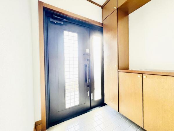 千葉市中央区大巌寺町 中古戸建 玄関