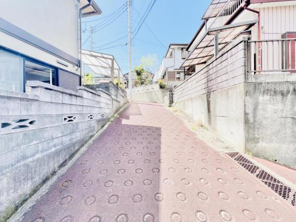 千葉市中央区大巌寺町 中古戸建 前面道路含む現地写真