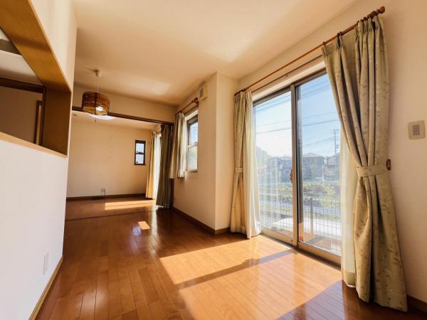 相模原市南区下溝 中古戸建 リビング