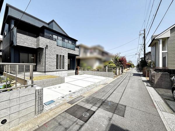 横須賀市ハイランド３丁目 戸建 前面道路含む現地写真