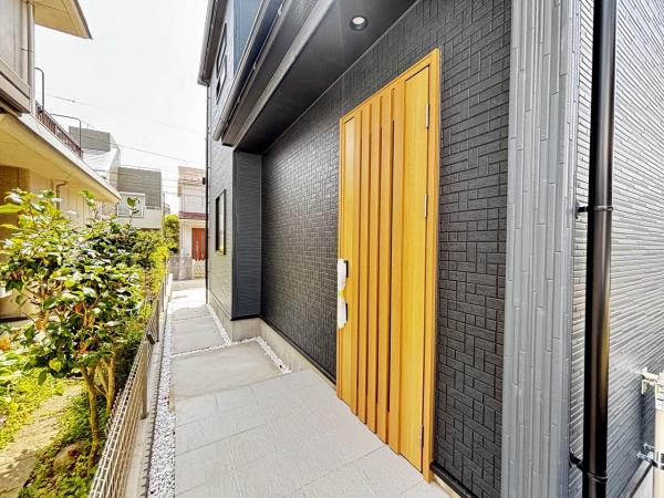 横須賀市ハイランド３丁目 戸建 玄関