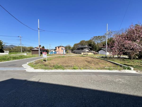秦野市渋沢 建築条件付売地 前面道路含む現地写真