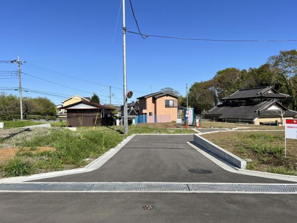 秦野市渋沢 建築条件付売地 前面道路含む現地写真