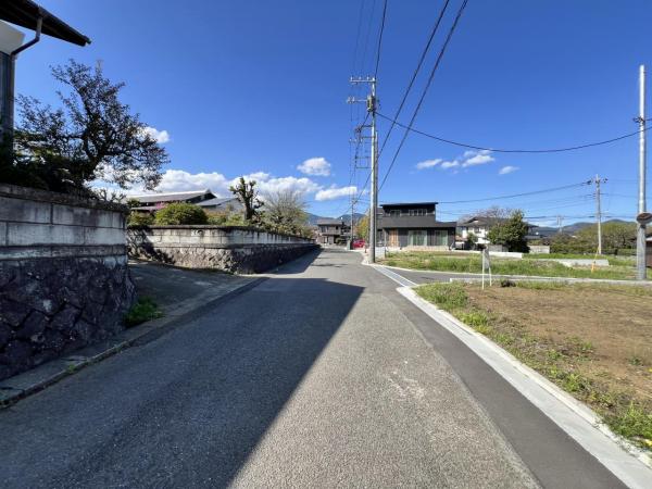 秦野市渋沢 建築条件付売地 前面道路含む現地写真