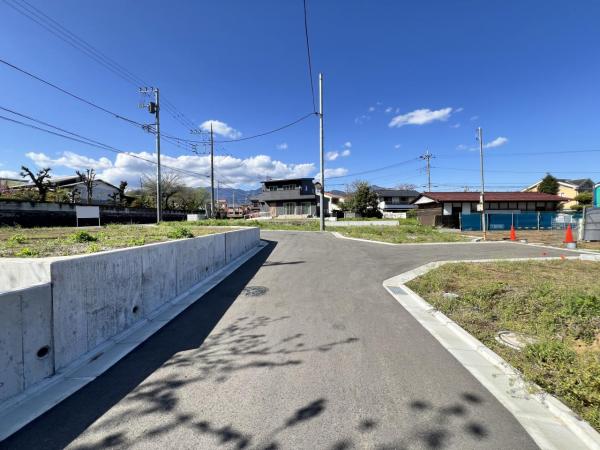 秦野市渋沢 建築条件付売地 前面道路含む現地写真