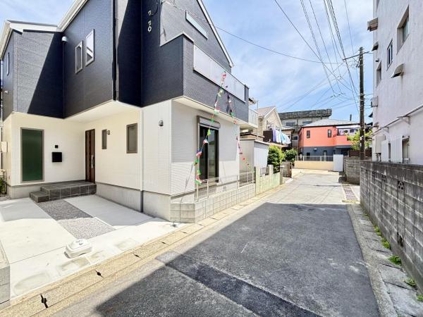 横須賀市津久井２丁目 戸建 前面道路含む現地写真