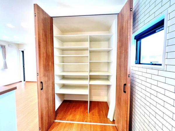秦野市渋沢 新築一戸建 収納