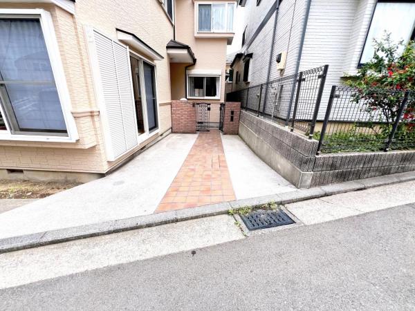 横浜市西区境之谷戸建2 駐車場