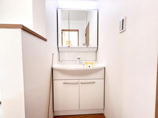 横浜市西区境之谷戸建2 洗面化粧台
