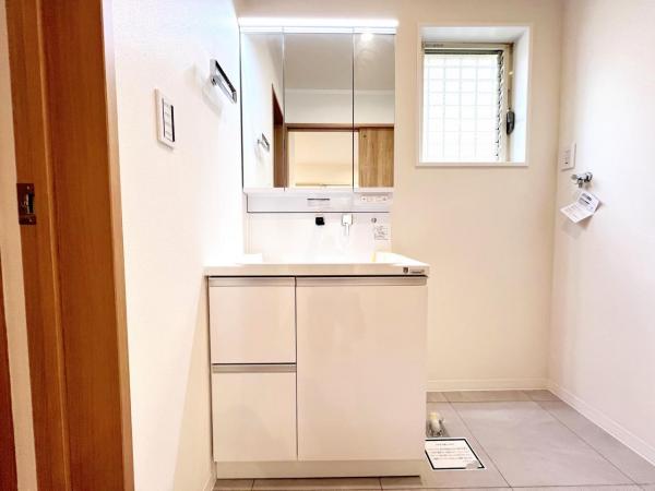 横浜市西区境之谷戸建2 洗面化粧台