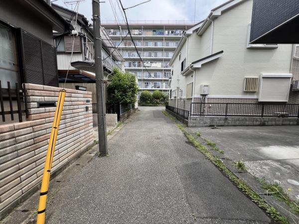 春日部市谷原１丁目 中古戸建 前面道路含む現地写真