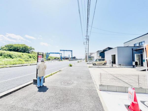 フレスティア木更津・金田東 前面道路含む現地写真