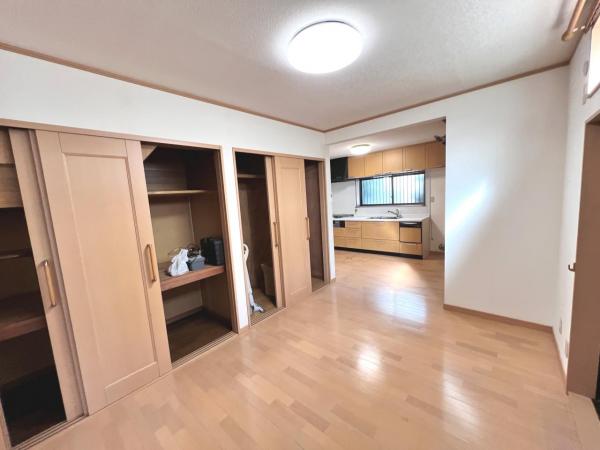 厚木市飯山南１丁目 中古戸建 リビングダイニング