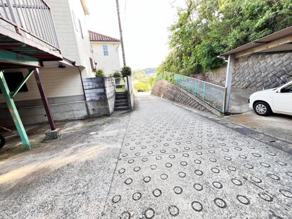 厚木市飯山南１丁目 中古戸建 前面道路含む現地写真