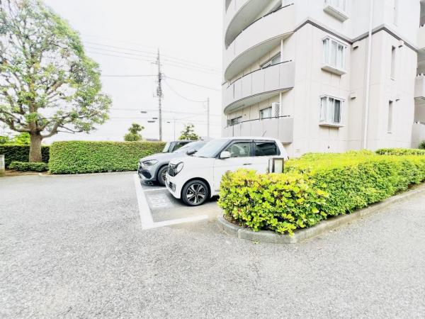 ライブアート春の道　8号棟 駐車場