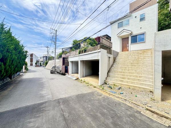 横浜市金沢区西柴２丁目 戸建 前面道路含む現地写真