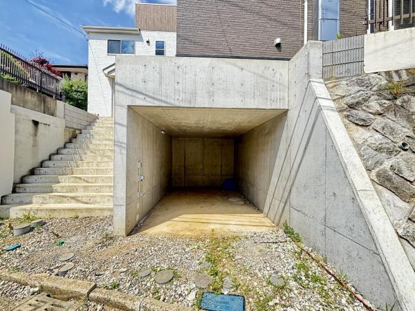 横浜市金沢区西柴２丁目 戸建 駐車場