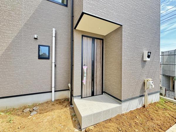 横浜市金沢区西柴２丁目 戸建 玄関