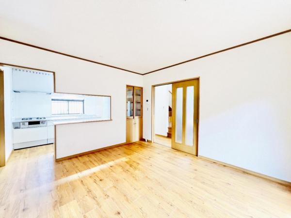 千葉市緑区古市場町 中古戸建 リビングダイニング