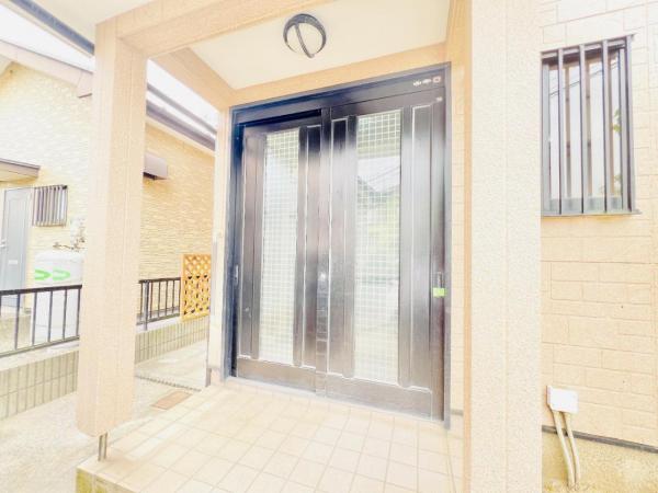 千葉市緑区古市場町 中古戸建 玄関