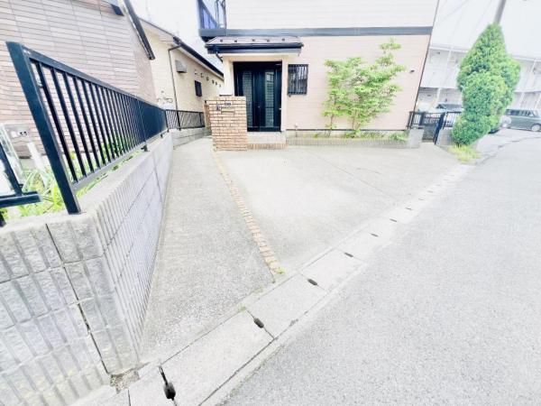 千葉市緑区古市場町 中古戸建 駐車場