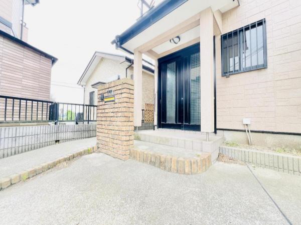 千葉市緑区古市場町 中古戸建 玄関