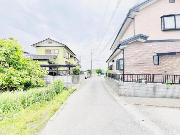 千葉市緑区古市場町 中古戸建 前面道路含む現地写真