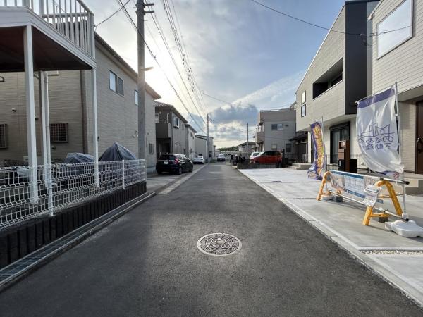 ララフィール宮崎町1期 前面道路含む現地写真