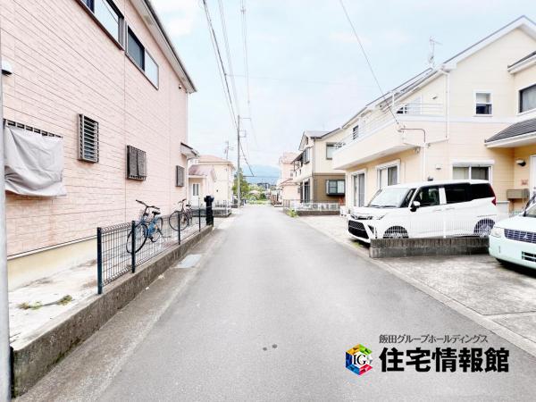 南足柄市和田河原 中古一戸建 前面道路含む現地写真