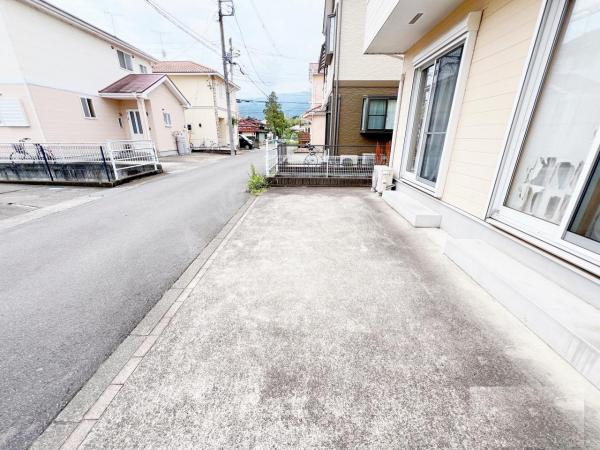 南足柄市和田河原 中古一戸建 駐車場