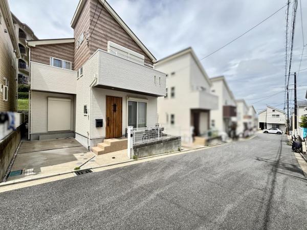 横須賀市湘南鷹取５丁目 中古戸建 前面道路含む現地写真