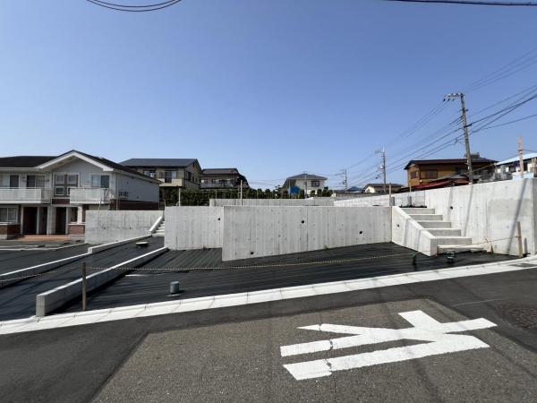 藤沢市天神町２丁目 土地 前面道路含む現地写真