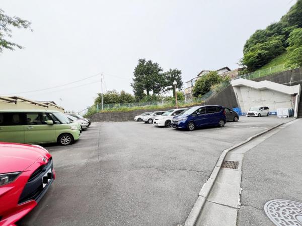 城山ハイム 敷地内駐車場