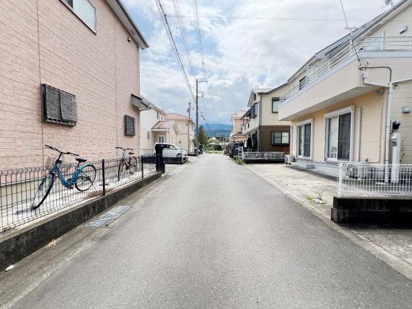 南足柄市和田河原 中古戸建 前面道路含む現地写真