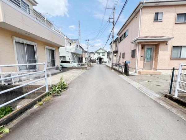 南足柄市和田河原 中古戸建 前面道路含む現地写真