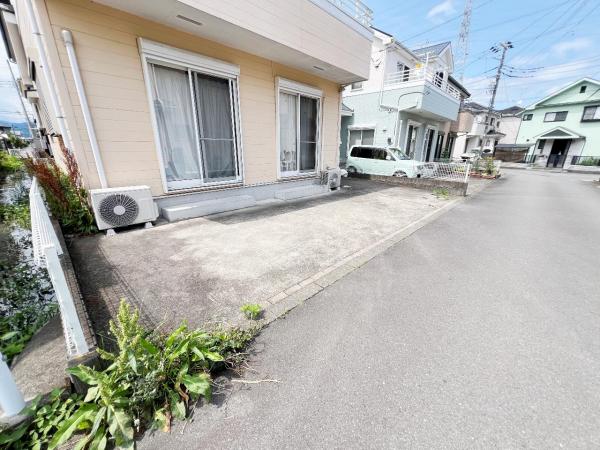 南足柄市和田河原 中古戸建 駐車場