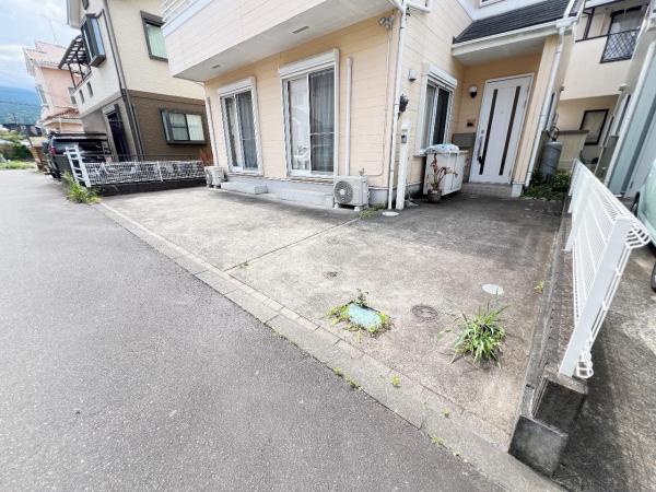 南足柄市和田河原 中古戸建 駐車場