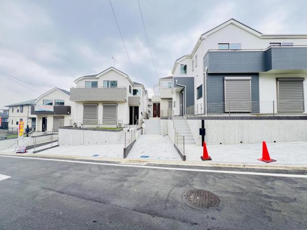 横浜市緑区いぶき野22番　2期 前面道路含む現地写真