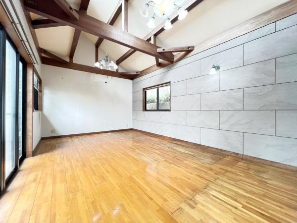 川崎市宮前区東有馬２丁目 中古戸建 リビングダイニング