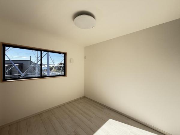 横須賀市ハイランド３丁目 戸建 洋室