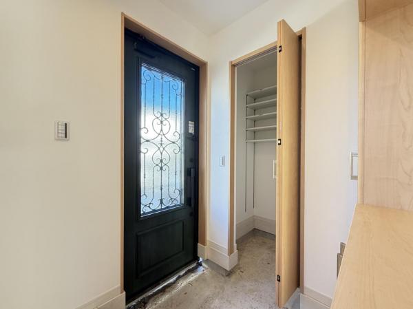 横須賀市ハイランド３丁目 戸建 玄関