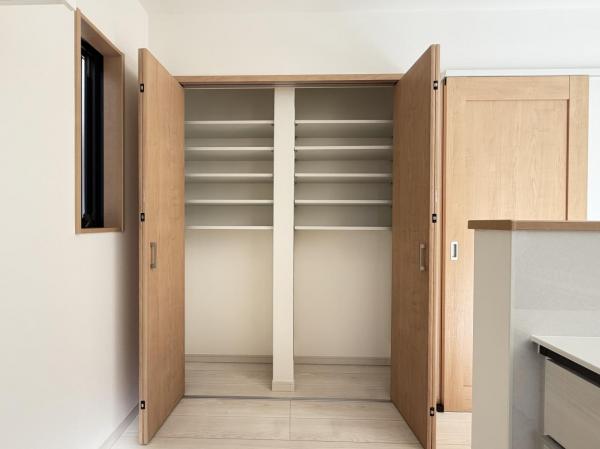 横須賀市ハイランド３丁目 戸建 収納