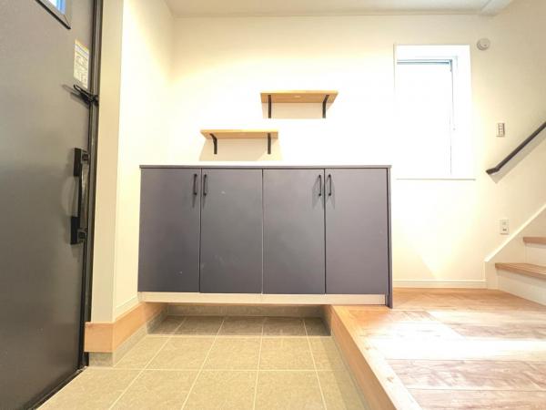 平塚市龍城ケ丘 戸建 玄関