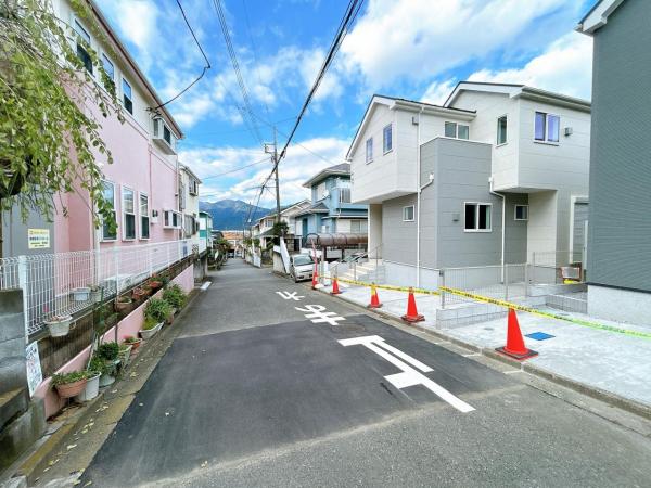 秦野今泉24ー1期 前面道路含む現地写真