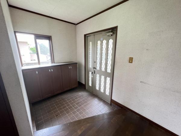 小田原市高田 中古戸建 玄関