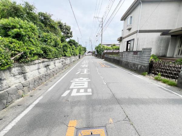 小田原市高田 中古戸建 前面道路含む現地写真